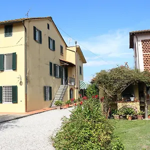 https://casa-emma-lucca.it-tuscanyhotel.com